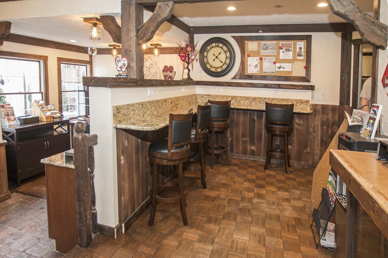 Auld Holland Inn Oak Harbor Ngoại thất bức ảnh